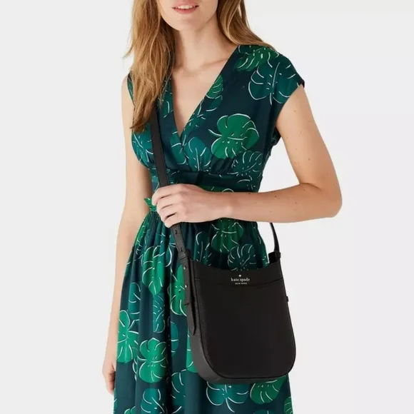 Kate Spade Black Crossbody Bag with Sleek Design - Picture 7 of 7